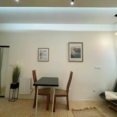 Nimes, 6 Rue Nationale *