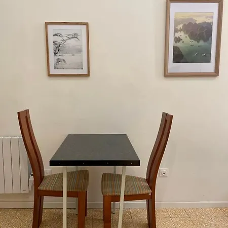 Nimes, 6 Rue Nationale נים